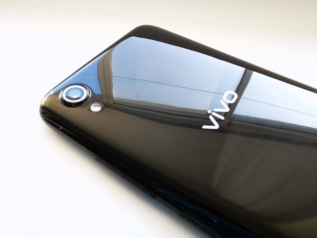 Обзор недорогого смартфона Vivo Y1s.
