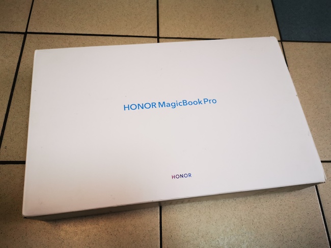 Распаковка HONOR MagicBook Pro 16.