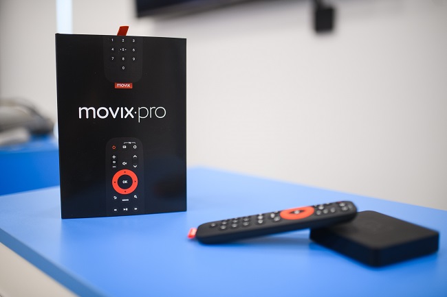 Подписка на IVI доступна на цифровой ТВ-приставке Movix Pro Voice. 