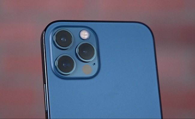 Тройная камера Apple 12 Pro Max.