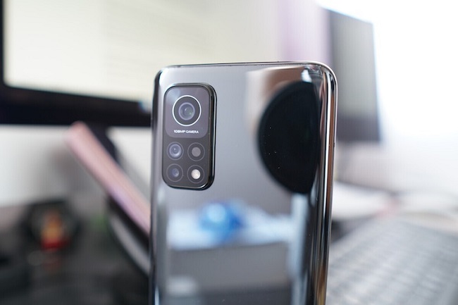 Камера смартфона Xiaomi Mi 10T Pro.
