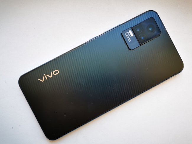 Подробный обзор мобильного телефона Vivo V21e.