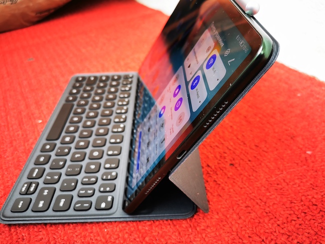 Внешняя клавиатура Huawei Smart Magnetic Keyboard.