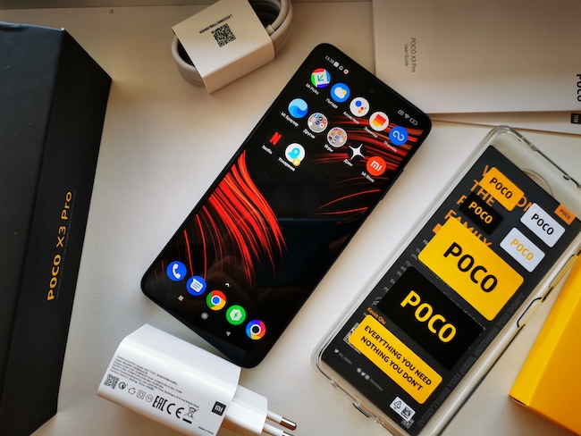 Комплект поставки смартфона POCO X3 Pro.