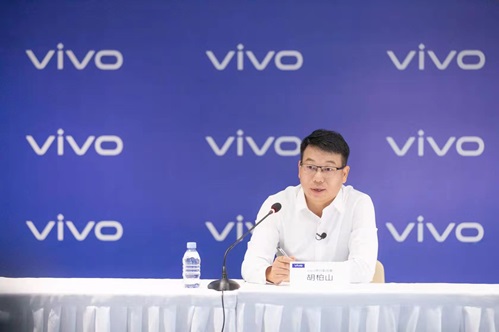 Ху Байшань, исполнительный вице-президент и главный операционный директор Vivo.