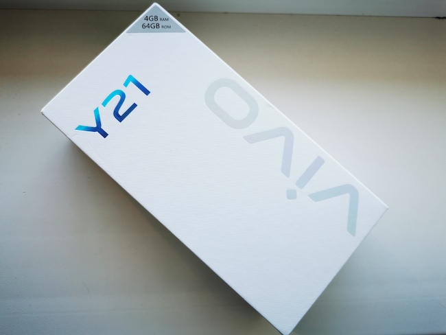 Недорогой смартфон Vivo Y21 с хорошим аккумулятором.