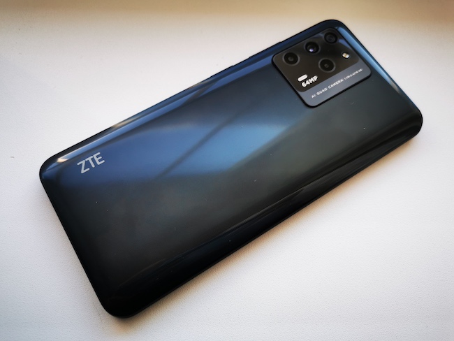 Тест-обзор среднебюджетного смартфона ZTE Blade V30.