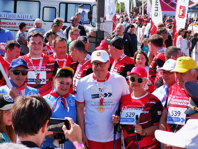 Алексей Текслер, губернатор Челябинской области, на Парижском марафоне-2022.