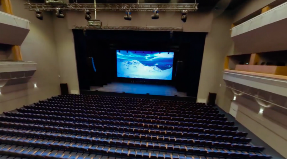 Концертный зал в ТРК Таганай в Челябинске.