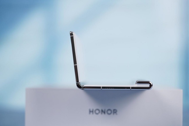 Складной смартфон HONOR V Purse на Android 13.