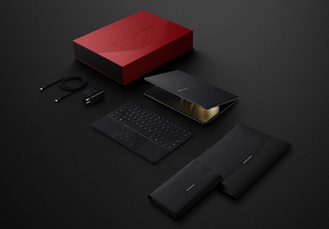 Комплект поставки Huawei MateBook X Pro Fold с 18-дюймовым складным OLED-экраном.