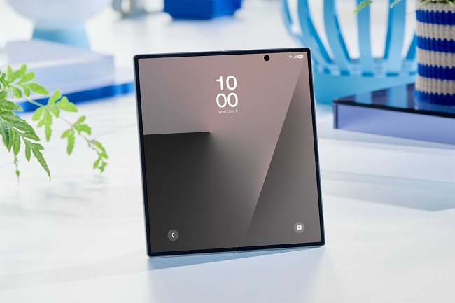 Складной смартфон Samsung Galaxy Z Fold7.