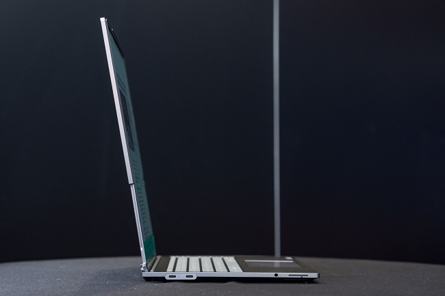 Ноутбук Lenovo ThinkBook Plus Gen 6 с гибким экраном.
