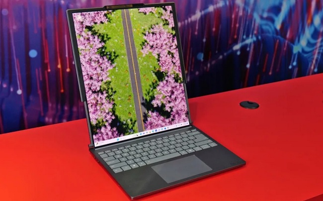 Ноутбук Lenovo ThinkBook Plus Gen 6 с развёрнутым экраном.