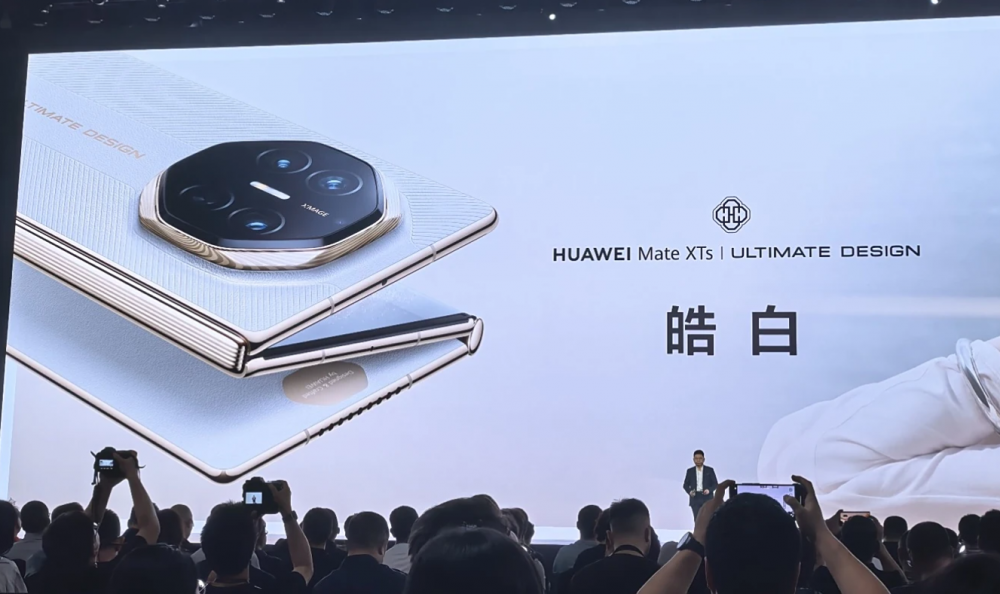 Huawei представила уникальный складной смартфон Mate XTs Ultimate Design