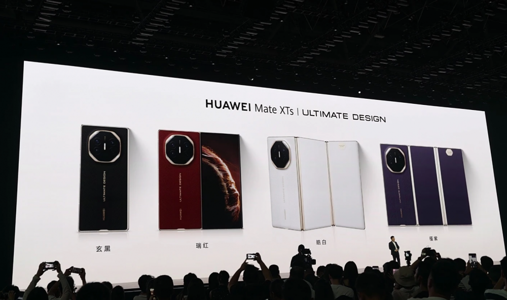Складной смартфон Huawei Mate XTs Ultimate Design.