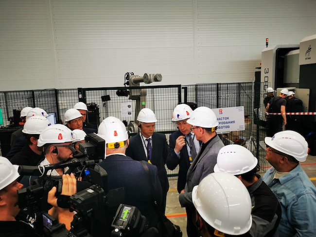 Экскурсия по «Заводу роботов» на территории Челябинского кузнечно-прессового завода (ЧКПЗ).
