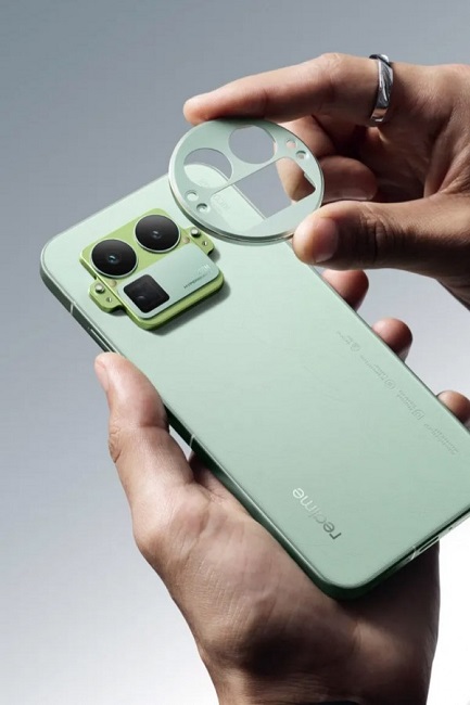 Смартфон Realme GT8 Pro.