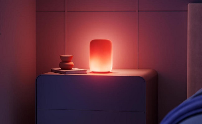 Умная настольная лампа Яндекса.