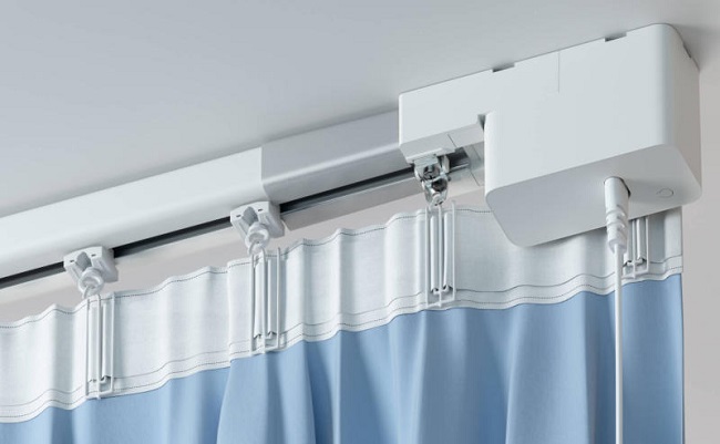 Умный карниз для штор от Яндекса.