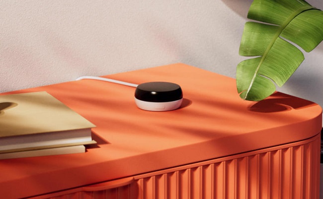 Инфракрасный пульт для управления домашней техникой от Яндекса.