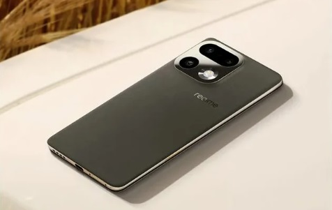 Смартфон Realme 16 Pro+.