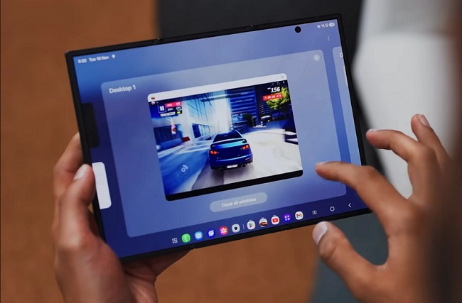 В России стартовали продажи смартфона Samsung Galaxy Z TriFold.