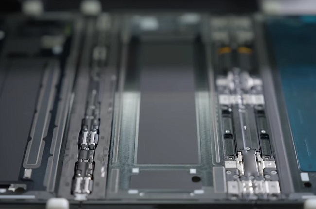 В России стартовали продажи смартфона Samsung Galaxy Z TriFold.