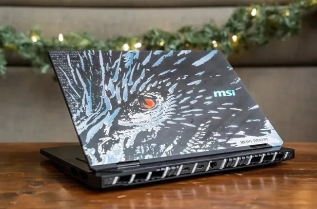 Игровой ноутбук MSI Titan 18 HX Dragon Edition.