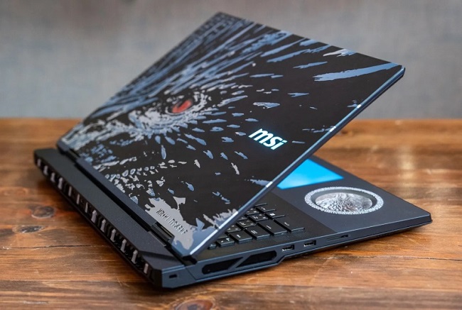 Игровой ноутбук MSI Titan 18 HX Dragon Edition.