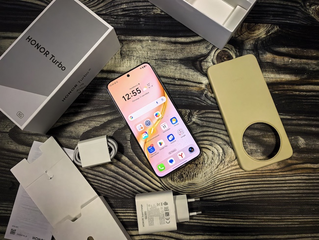 Ставка на живучесть: тест-обзор смартфона HONOR Turbo.