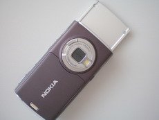 Nokia N95 - двусторонний слайдер финского производителя.