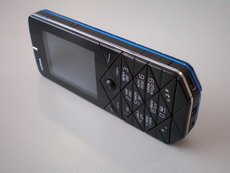 Качество сборки Nokia 7500 Prism находится на высоком уровне.