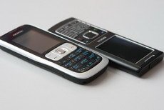 Два тонких аппаратах: Nokia 2630 и Nokia 6500.