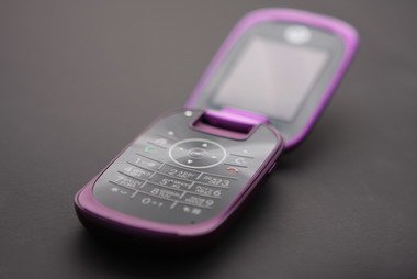 Motorola U9 - самый женский мобильный телефон.