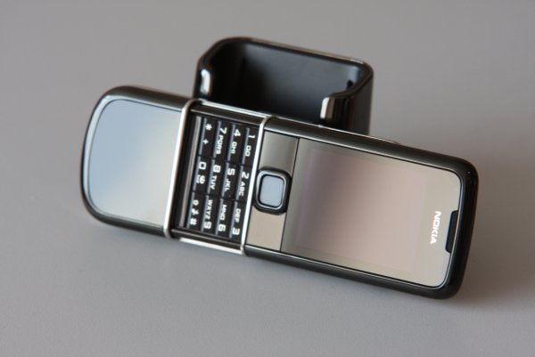 Корпус слайдер. Nokia 8800 4g. Нокиа слайдер в металлическом корпусе. Поколения нокиа 23. Легендарные кнопочные телефоны.