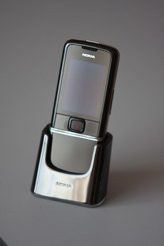 Nokia 8800 Arte имеет камеру 3,2 Mpix с автофокусом и восьмикратным цифровым зумом.