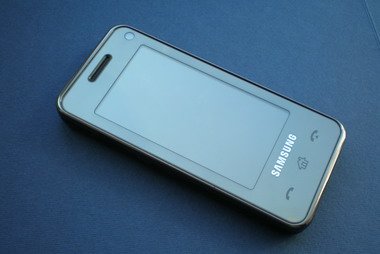 Samsung F490 с сенсорным дисплеем.
