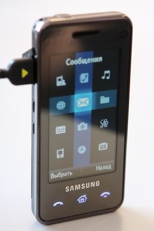 Samsung F490 c 3,2-дюймовым экраном с разрешением 432х240 точек.