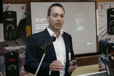 Камил Тума [Kamil Tuma], вице-президент и генеральный директор подразделения мобильных устройств компании Motorola.