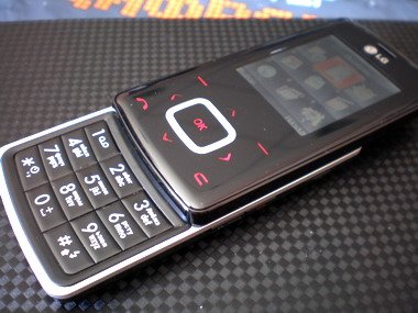 Утонченный и изысканный мобильный телефон LG KG800 Chocolate можно выиграть с Мобильным Челябинском.