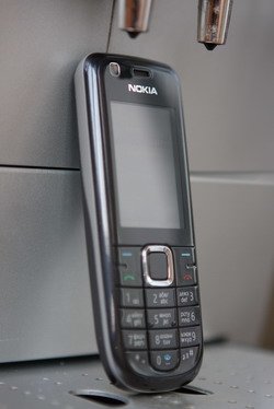 Nokia 3120 classic модет работать в сетях третьего поколения и совершать видеозвонки.