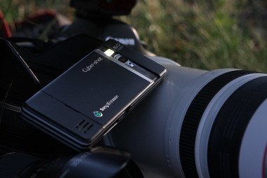 Sony Ericsson C902i обладает камерой 5 Mpix с автофокусом и ксеноновой вспышкой.