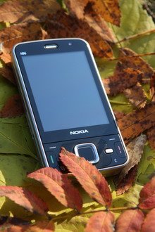 Лицевая панель Nokia N96 очень маркая.
