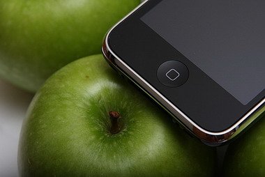 Apple iPhone 3G обладает всего одной кнопкой - меню Apple.