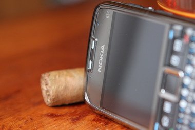 Качество сборки Nokia E71 надежно.