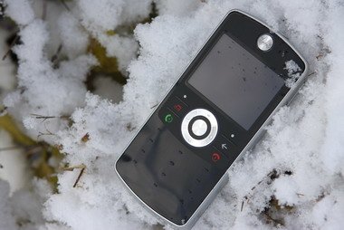 Motorola EM30, прежде всего, качественный телефон среднего класса с самыми необходимыми для молодых людей функциями.