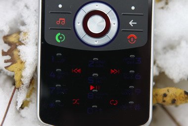 Кнопки управления плеером – в режиме мультимедиа имеют красную подсветку.