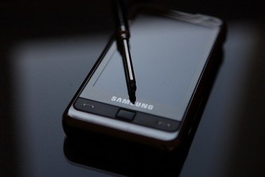 По нашим данным сейчас 16 Гб версия Samsung i900 WiTu продается в Челябинске и Екатеринбурге по средней цене 25900 рублей.