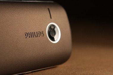 Philips Xenium X800 уже продается в магазинах нашего города по средней цене 7 900 рублей.